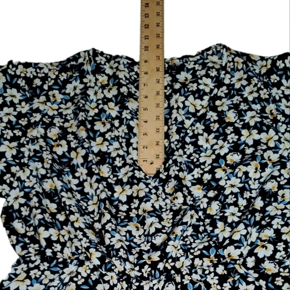 NWOT Shein Surplice Neck Butterfly Sleeve Floral Print Romper XXL - Picture 5 of 6